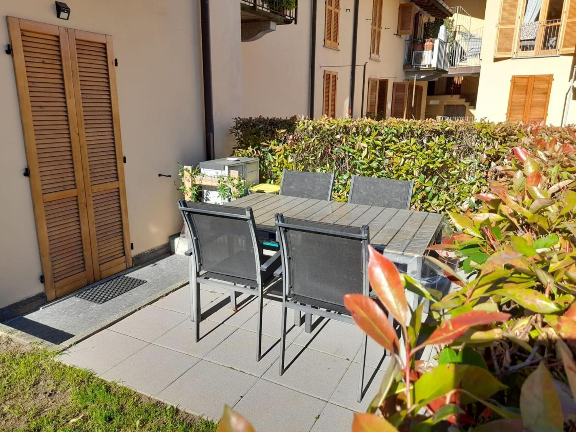 Marco Apartment - Holiday Apartment Luino Buitenkant foto