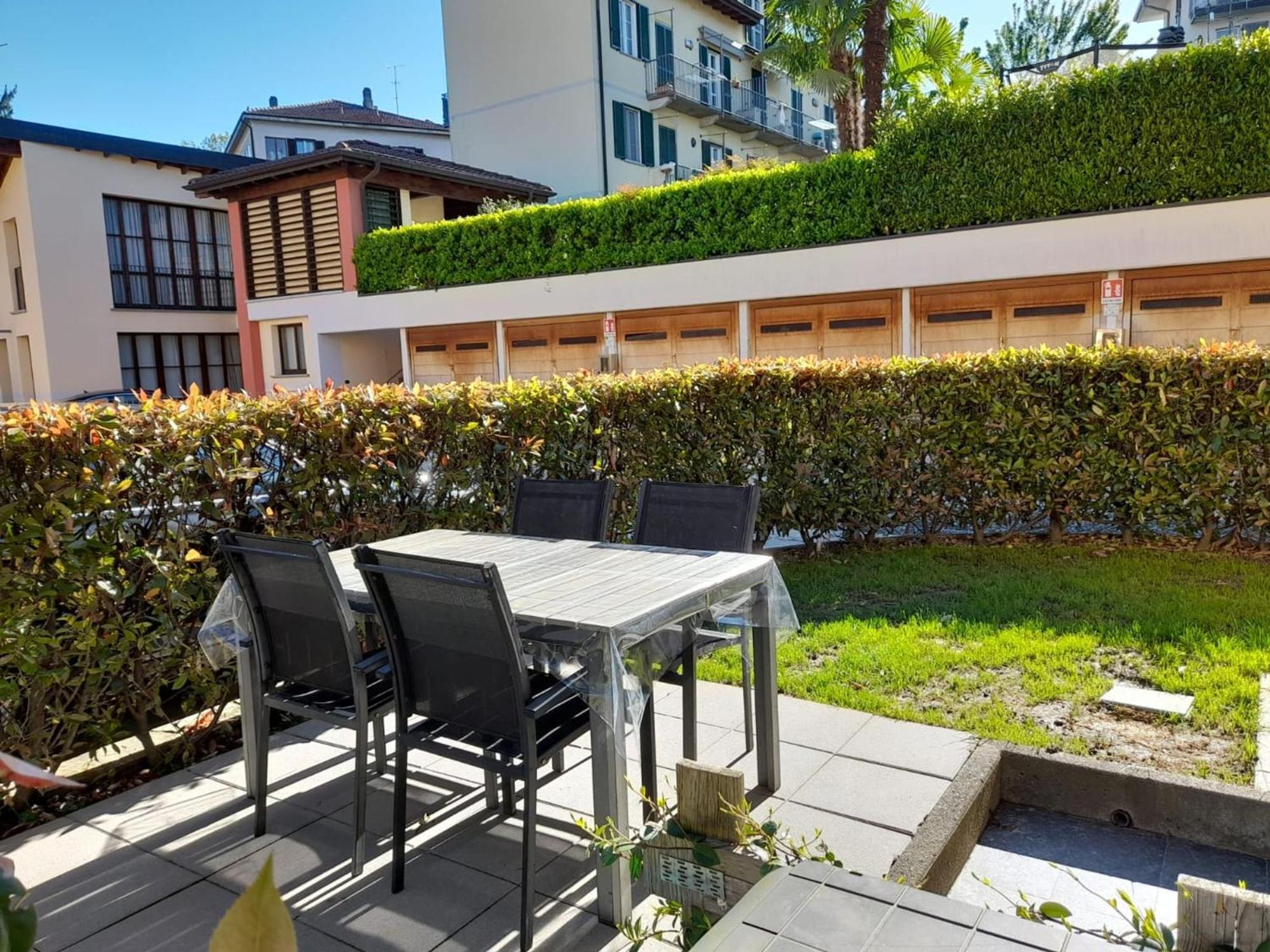 Marco Apartment - Holiday Apartment Luino Buitenkant foto