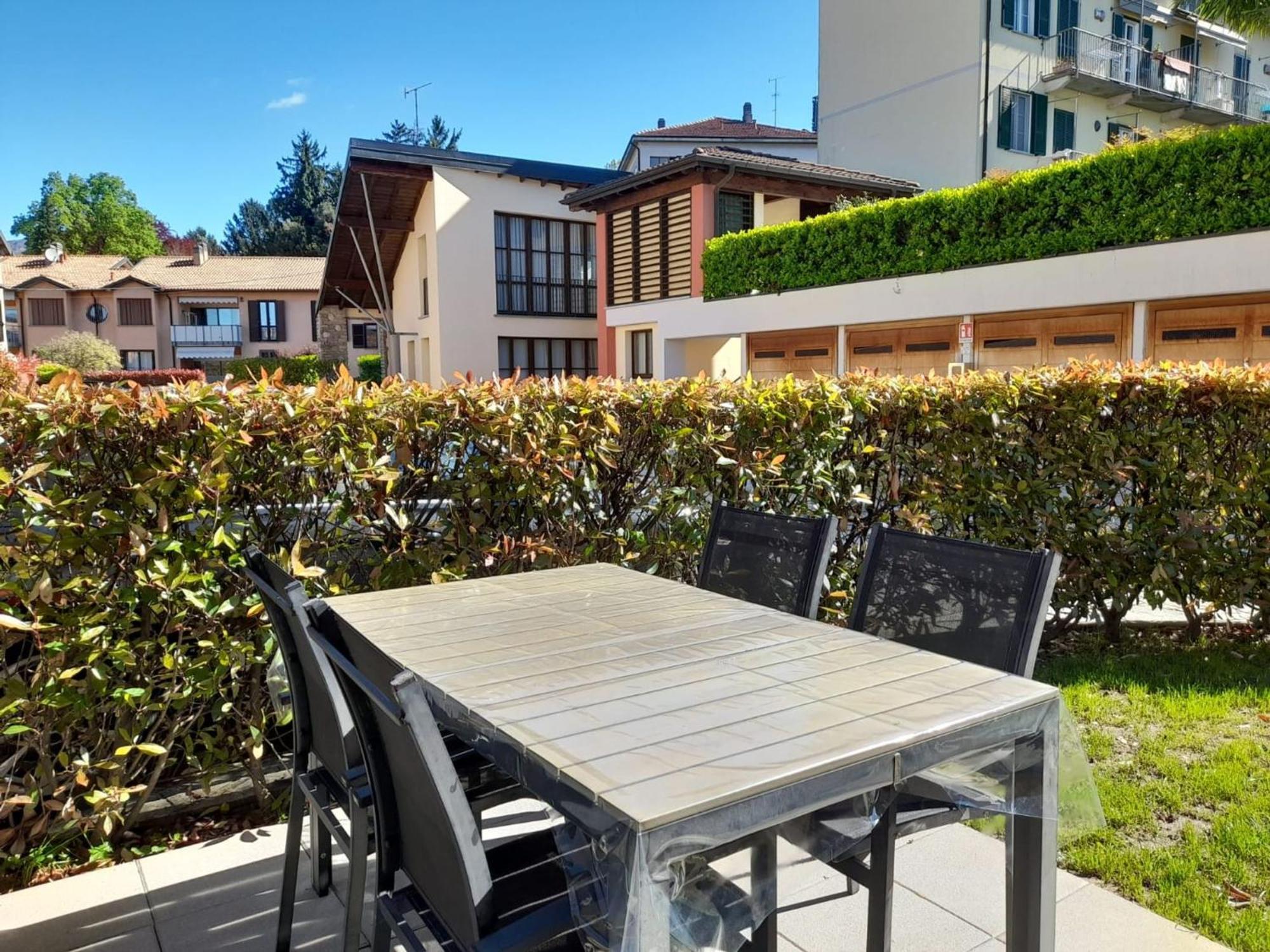 Marco Apartment - Holiday Apartment Luino Buitenkant foto