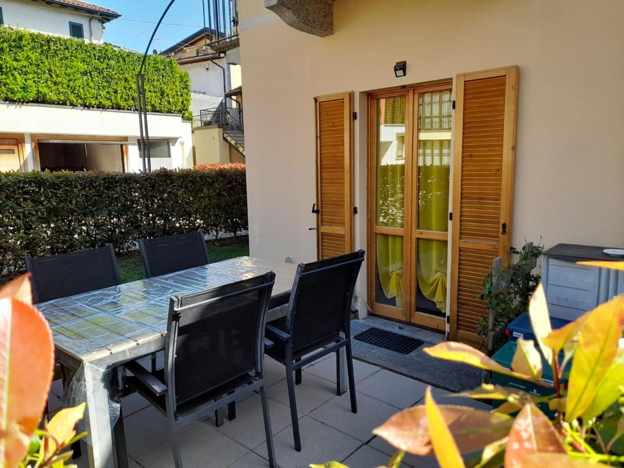 Marco Apartment - Holiday Apartment Luino Buitenkant foto
